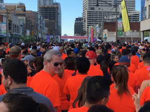 A wave of participants getting ready to commence the Sporting Life 10k.