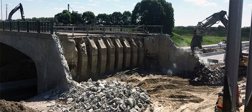 Image demonstrating bridge construction using heavy machinery.